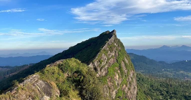 Hanthana Mountain Range — photograph 2