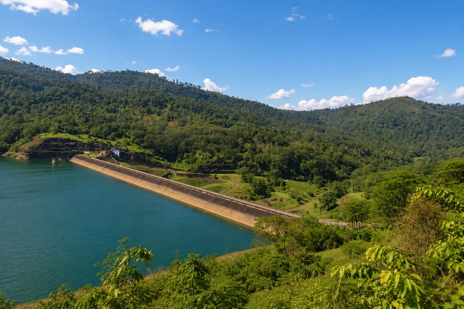 Kalatuwawa Reservoir — photograph 2