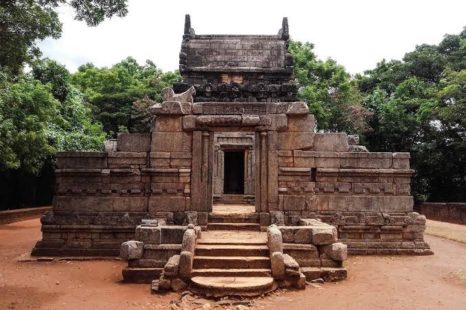 Nalanda Gedige — photograph 2