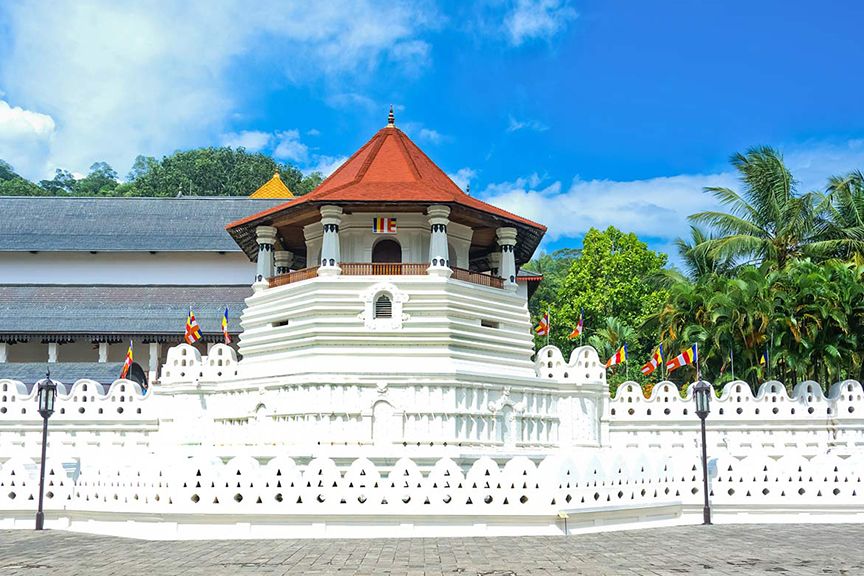 Temple of the Sacred Tooth Relic — photograph 3